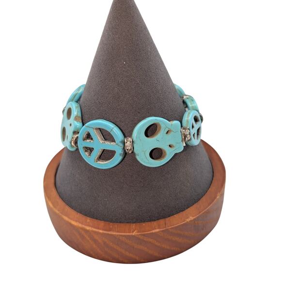 Howlite Dyed Turquoise Skull Peace Sign Chip Bead Mixed Jewelry Lot - Picture 5 of 8